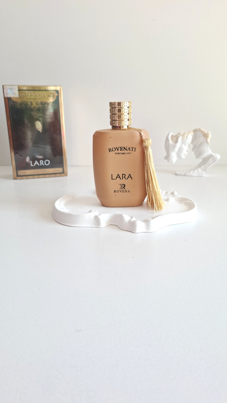 عطر زنانه لارا رووناتی رایحه زرجف کازاموراتی لیرا شرکتی