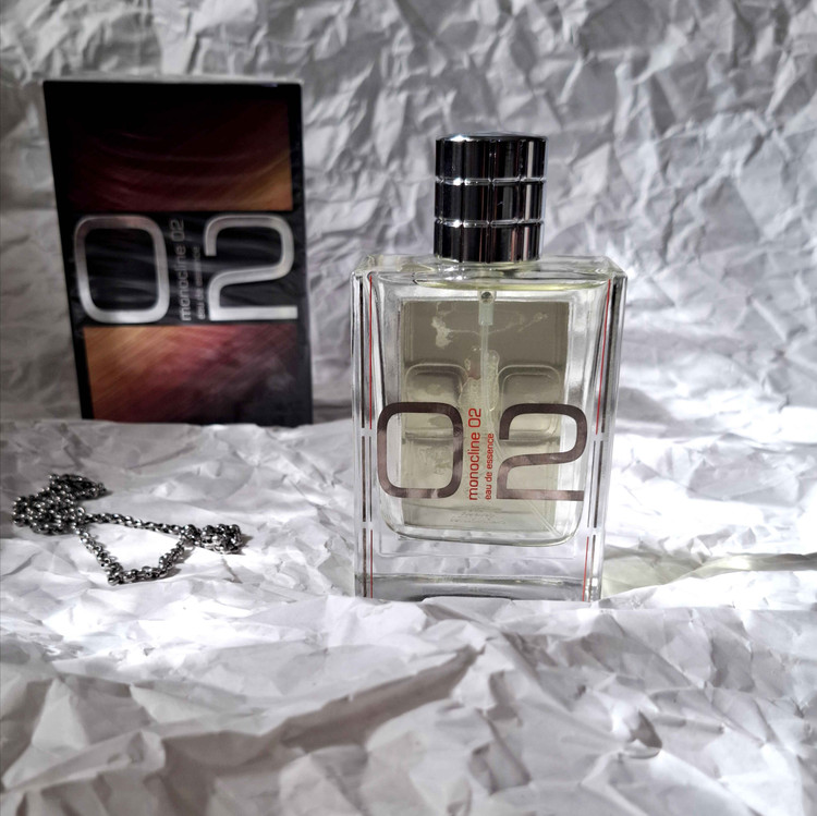 ادکلن مولکول 02 شرکتی مدل مونوکلاین 02 از الحمبرا 100 میل